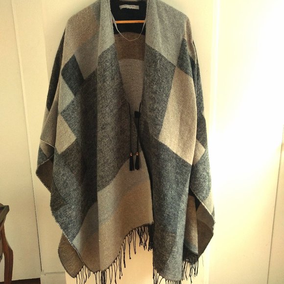 Andrew Marc Sweaters - Nice cape Andrew Marc New York